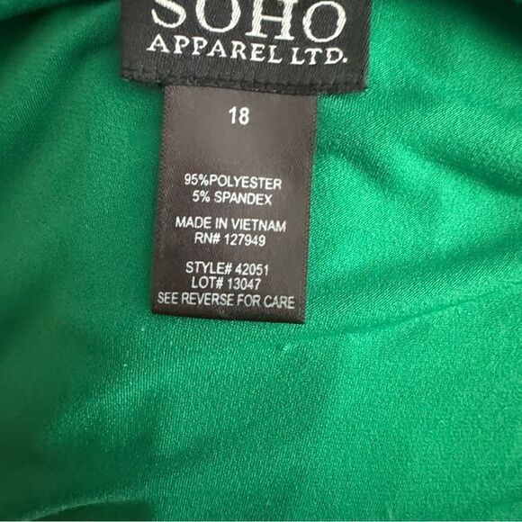 Green Sleevless Dress - Picture 4 of 6